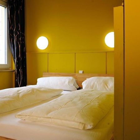 Happy End Hotel Мюнхен Экстерьер фото
