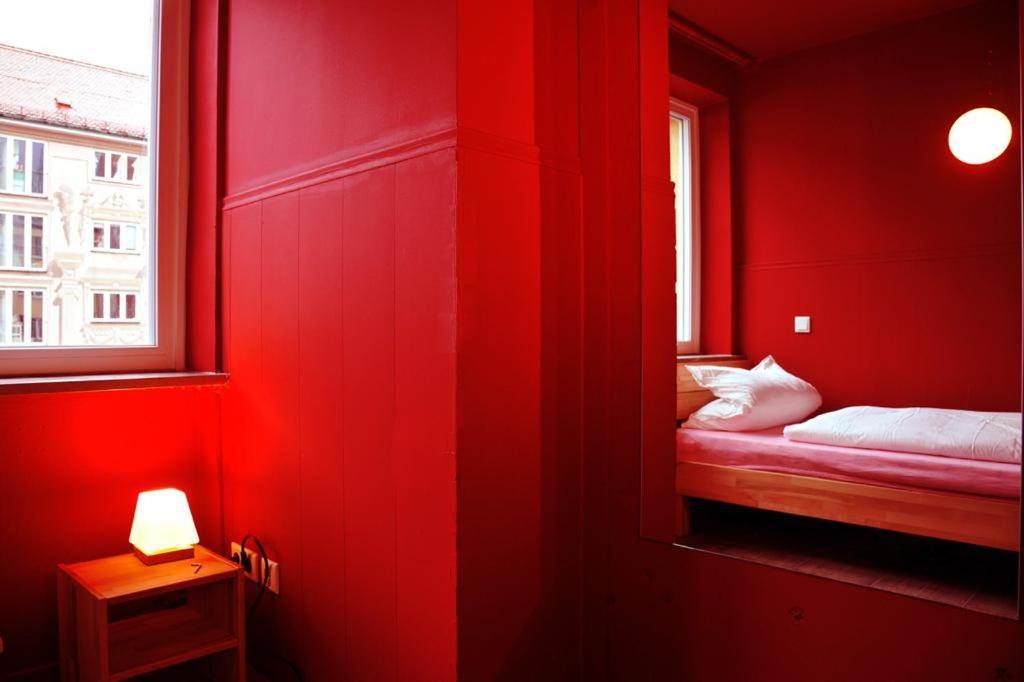Happy End Hotel Мюнхен Экстерьер фото